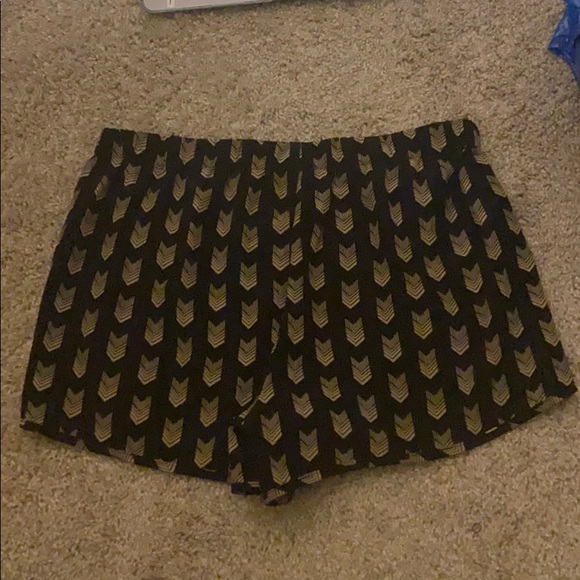 Fabric Black and Tan patterned shorts - Picture 2 of 3